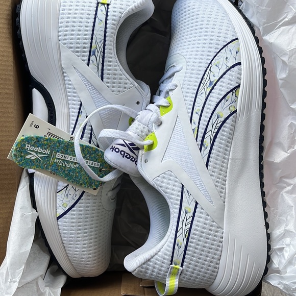 Reebok White Sneaker - Picture 3 of 4